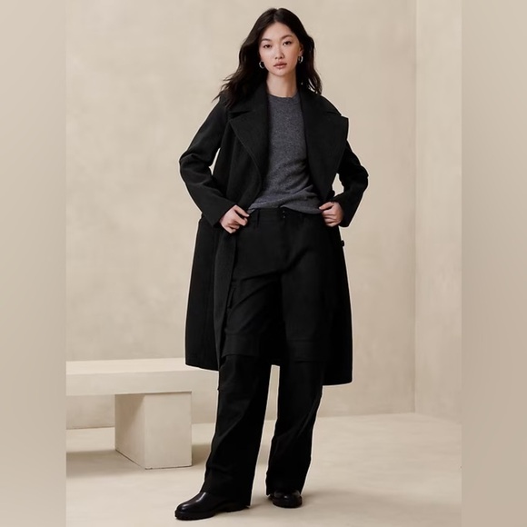 Banana Republic Black Cargo Pants - Picture 2 of 3